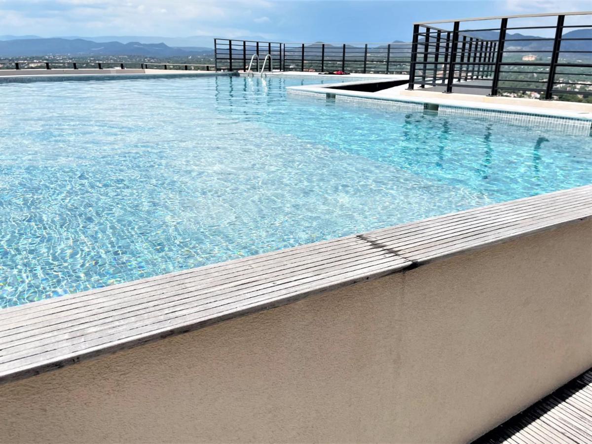 Tres Bel Appartement -Residence Avec Piscine Sur Le Toit Et Vue Panoramique Saint-Raphaël Екстериор снимка